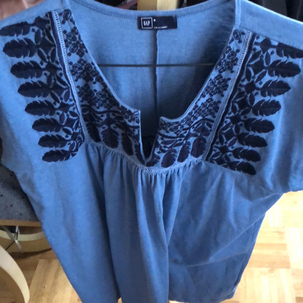 Gap short sleeved shirt